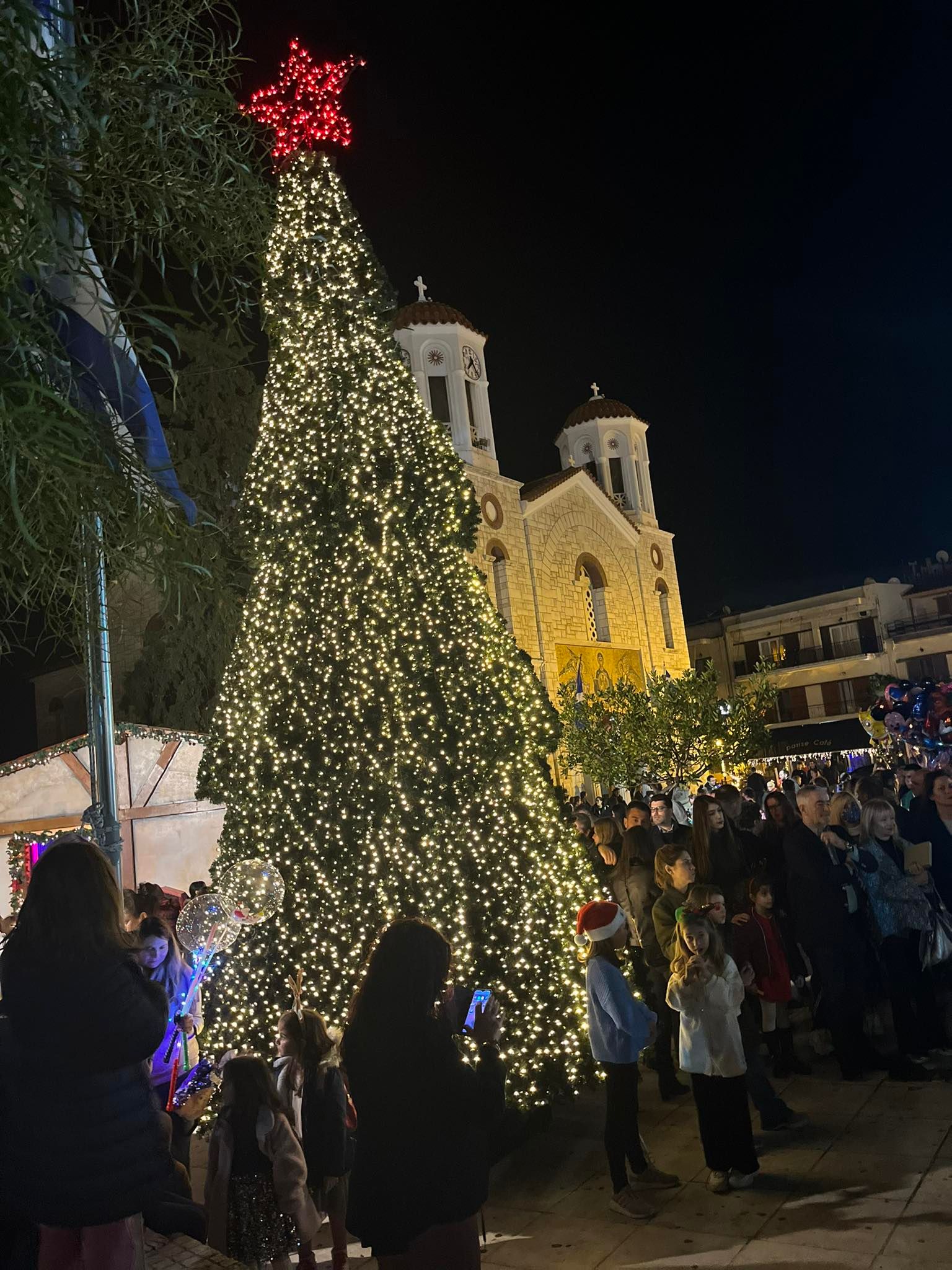Σε εορταστικούς ρυθμούς ο Δήμος Παιανίας - Ανάβει σήμερα και το Χριστουγεννιάτικο δέντρο στα Γλυκά Νερά