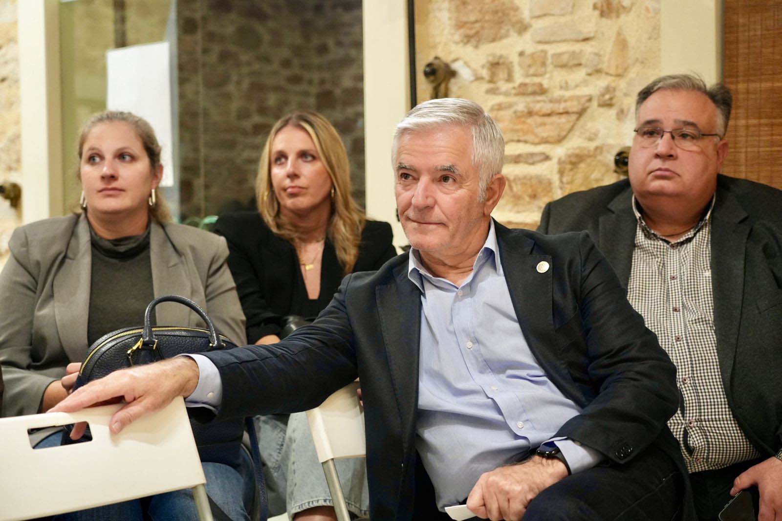 Δήμος Παιανίας: Τρεις χειρουργοί μαστού ενημέρωσαν για τον καρκίνο του μαστού - Ισ. Μάδης: Η πρόληψη σώζει, στηρίζουμε τις γυναίκες