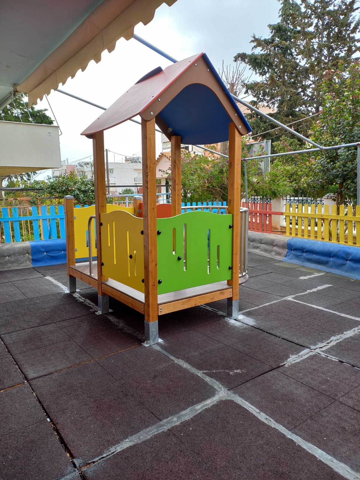 Δήμος Παιανίας: Παιδικά παιχνίδια στα προαύλια νηπιαγωγείων